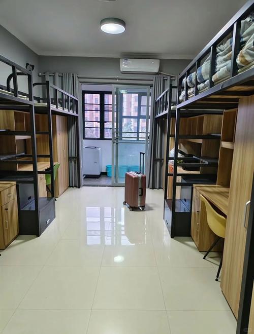 电子厂普工/操作工包吃住